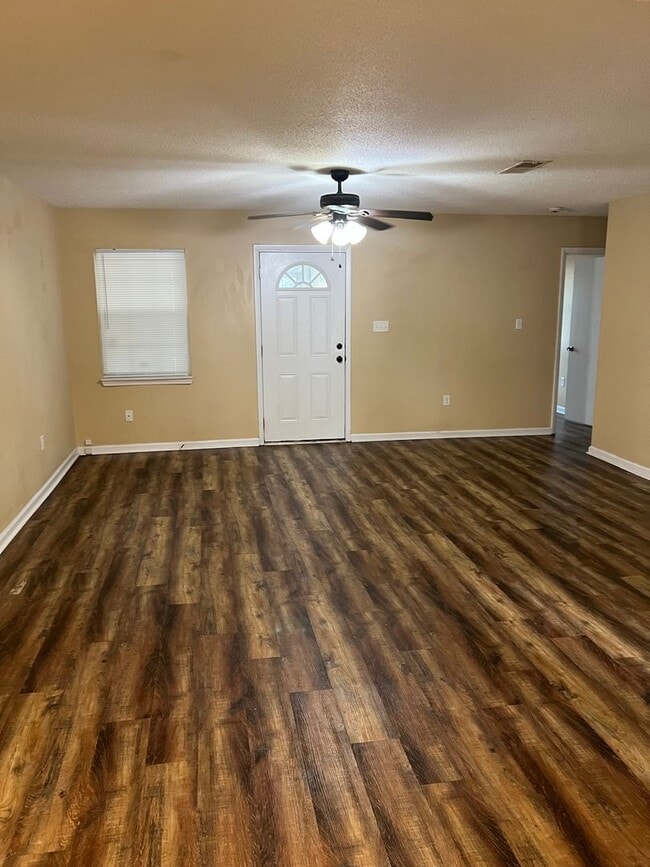 Building Photo - 131 Cherokee Cir