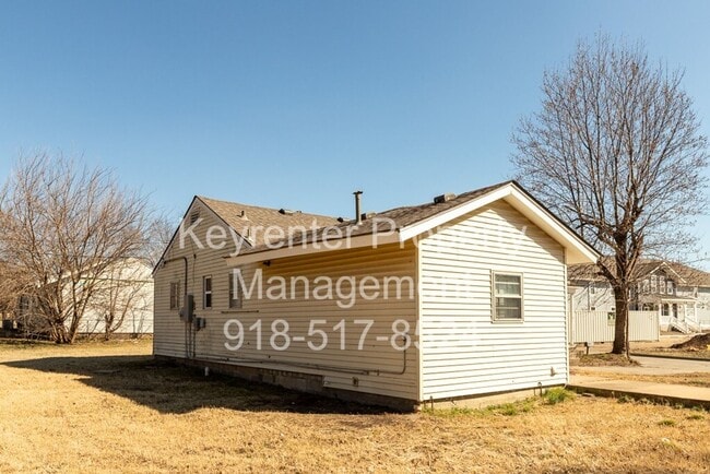 Building Photo - 3 BED/ 1 BATH IN UP AND COMING NEIGHBORHOOD