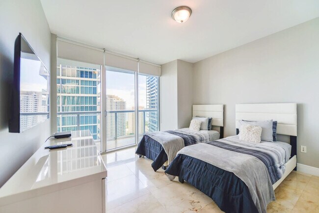 Building Photo - 485 Brickell Ave