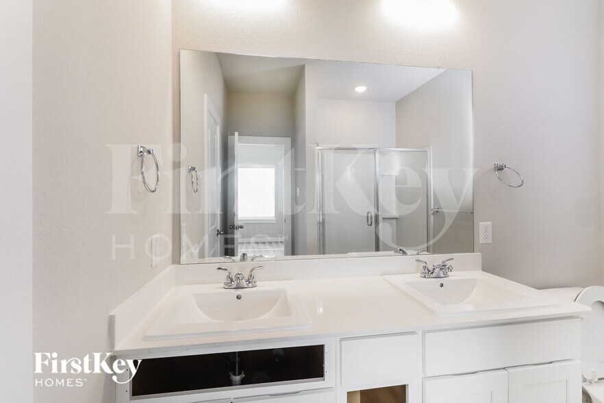 Building Photo - 332 Niki Dr