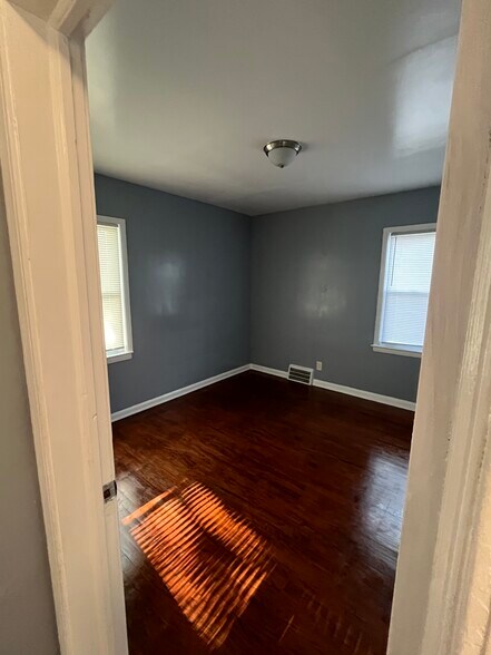 Bedroom 2 - 9636 Marlowe St