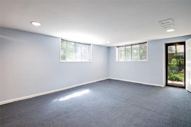 Building Photo - 89 Papermill Rd