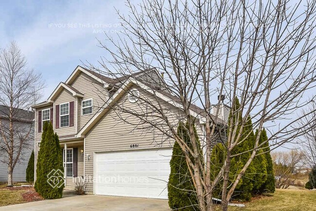 Building Photo - 6801 Desert Dr