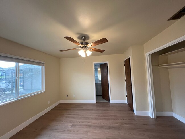 Building Photo - Gorgeous updated home with large side yard!