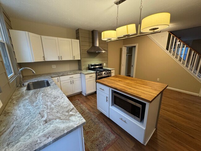 Building Photo - Beautifully Renovated 3BR Row Home in Deutschtown – Spacious, Modern & Incredible Location