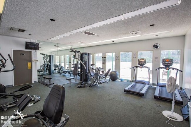 Building Photo - High end upgraded 2Bdm 2Ba Condo minutes f...