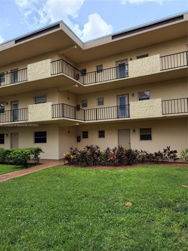 Building Photo - 300 Berkley Rd