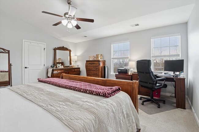 Building Photo - Stunning Town Home in Pike Creek