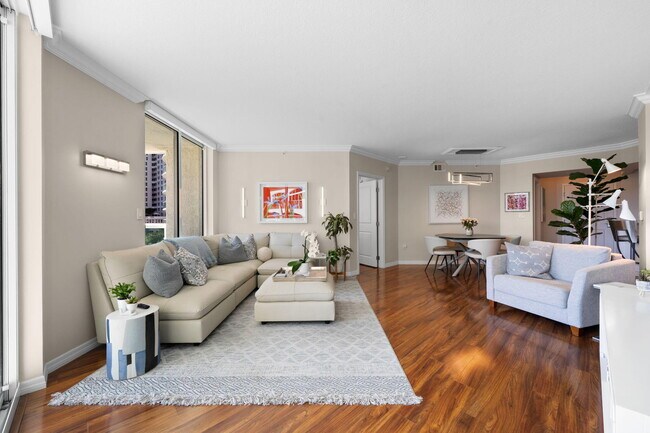 Building Photo - 347 N New River Dr E