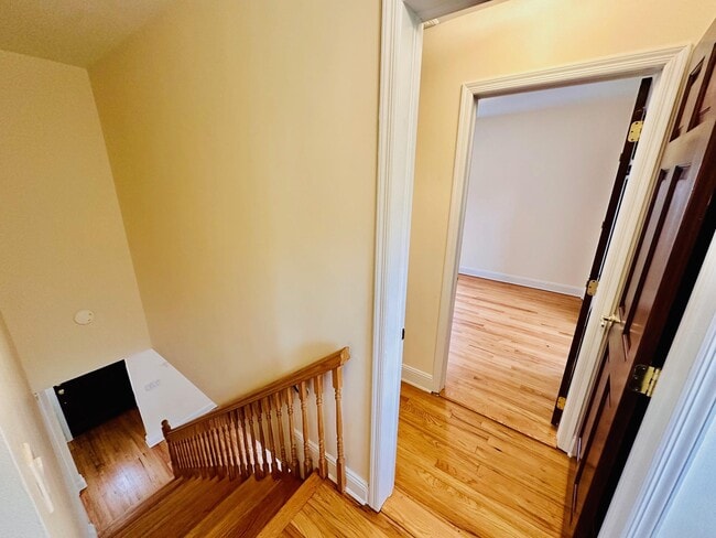 Building Photo - 47 Aqueduct Ave