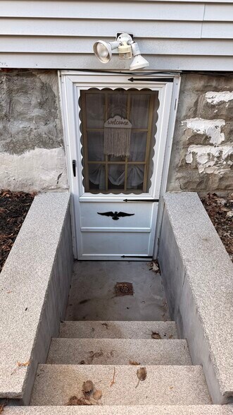 Building Photo - 35 Ford St