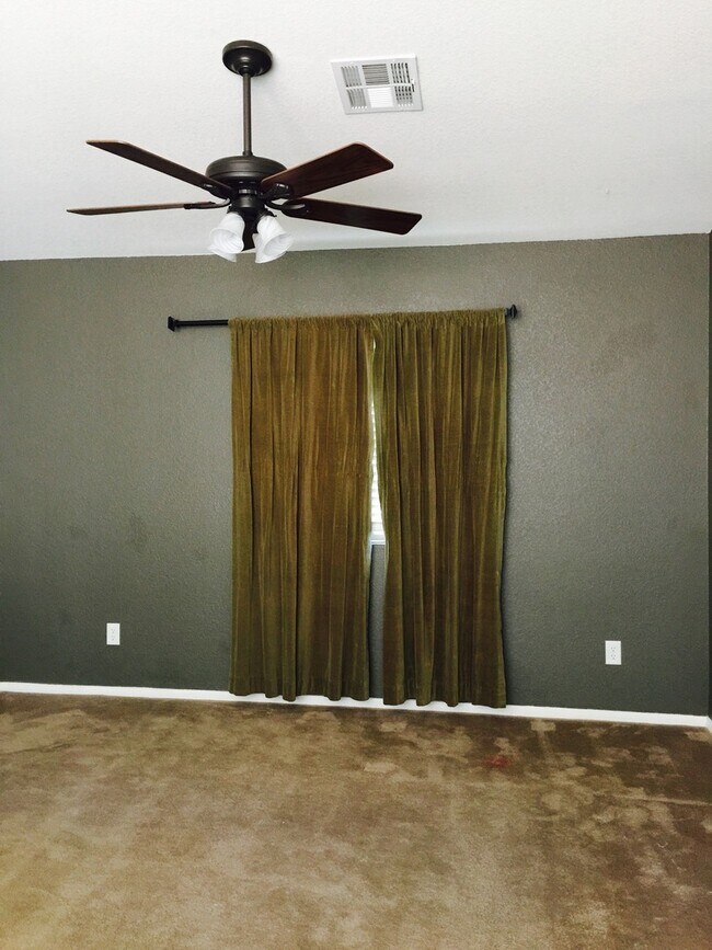 Building Photo - Must See Home in Gated Community!