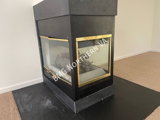 Building Photo - 865 Tall Oaks Square