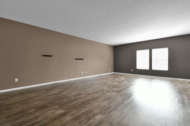Building Photo - 210 Autumn Way