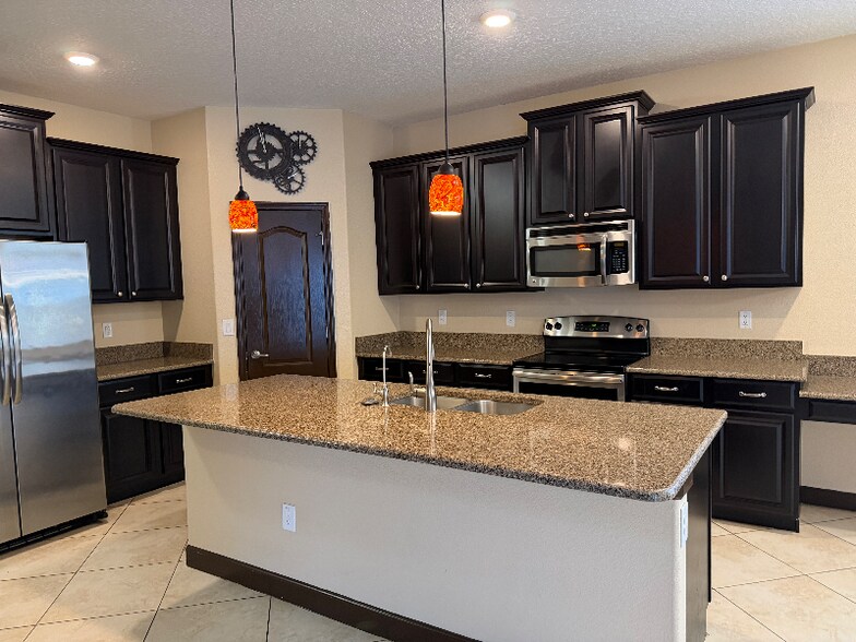 Building Photo - 3450 Schoolhouse Rd