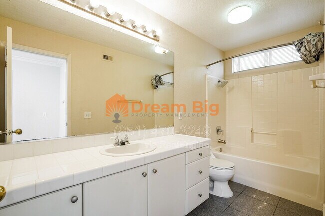 Building Photo - 30 Amberhill