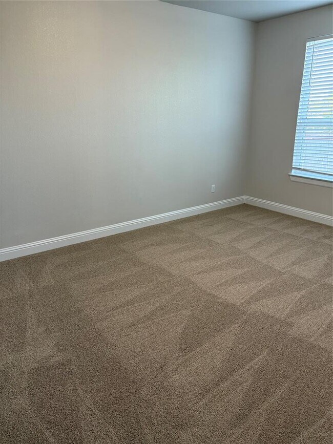 Building Photo - 105 Stone Cyn Dr
