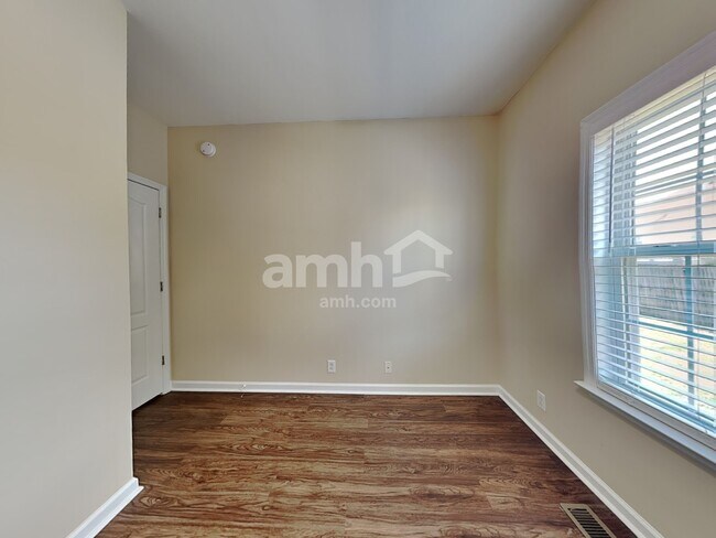 Building Photo - 4002 Greentree Ct