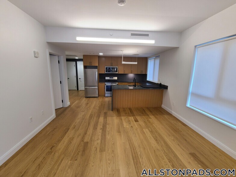 Building Photo - 83 Gardner St