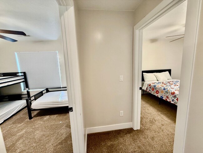 Building Photo - 521 N Creek Ridge Dr