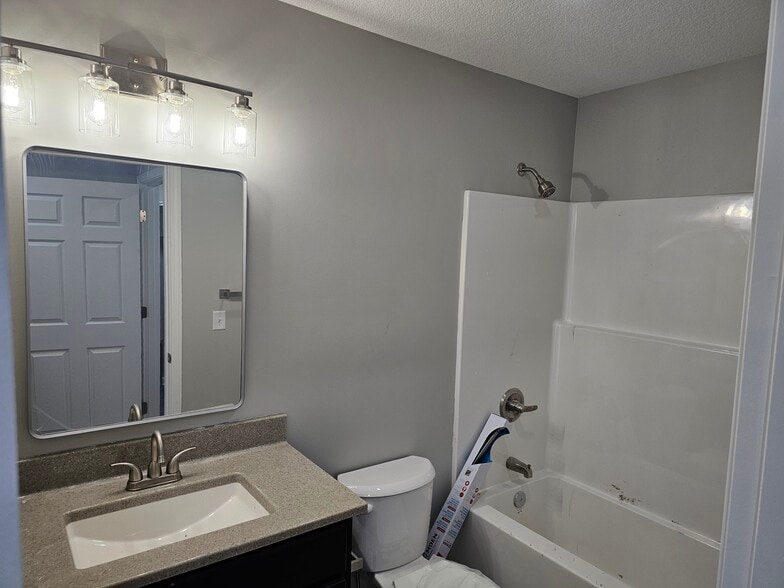 Hall Bathroom - 626 Prospect St