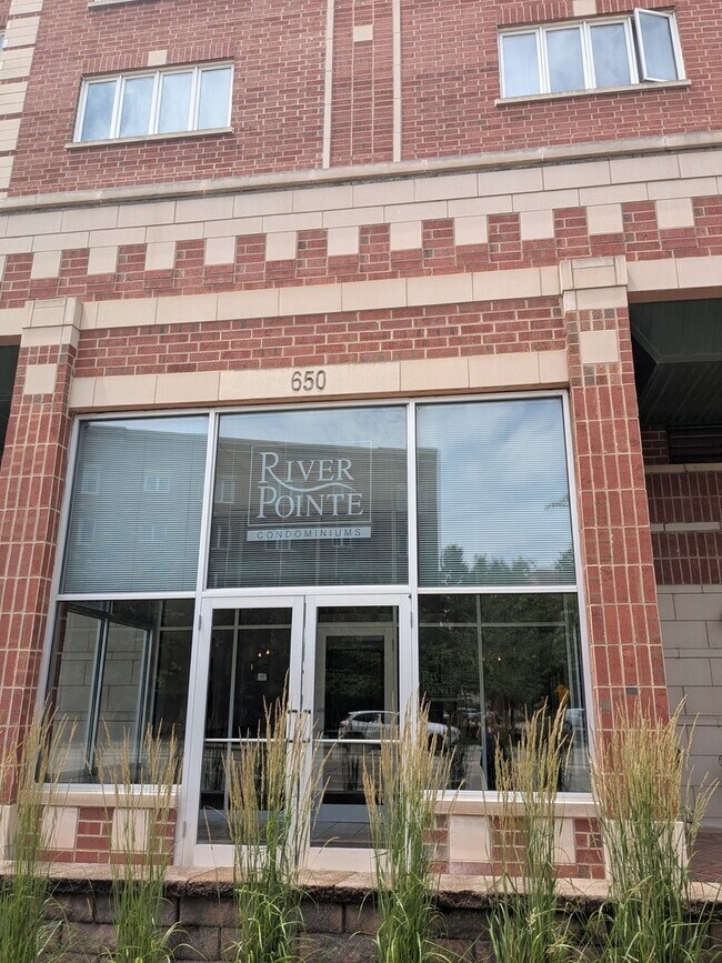 Building Photo - 650 S River Rd