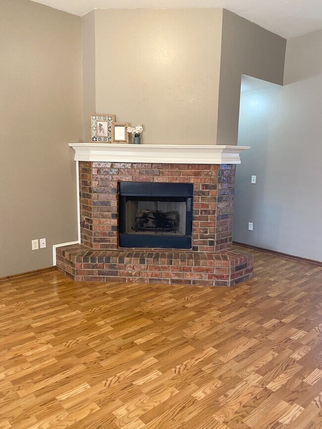 Building Photo - Beautiful 3 bed, 2 bath Home in East Moore with Bonus Room!
