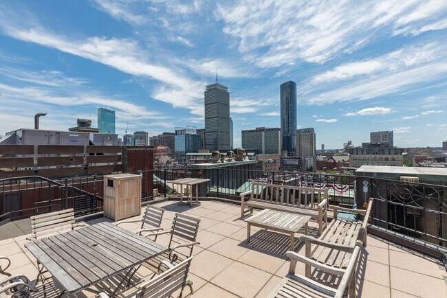 Building Photo - 416 Marlborough St