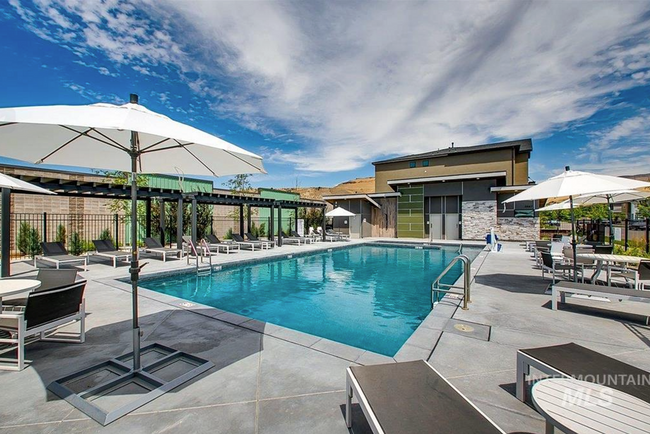 Building Photo - Stylish 1 Bed, 1 Bath Main-Level Condo in ...