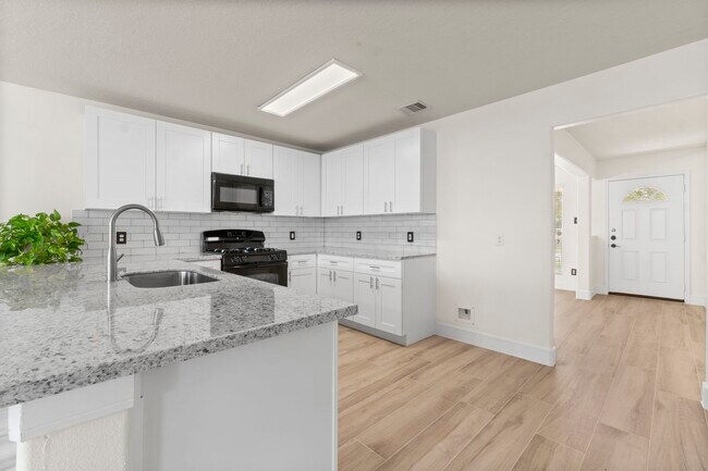 Building Photo - 16859 Blackberry Lily Ln