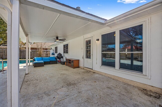 Building Photo - 16406 Cypress Valley Dr