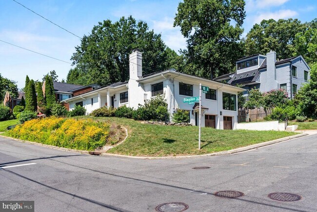 Building Photo - 4628 Blagden Terrace NW