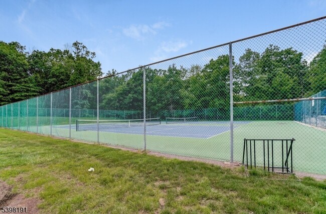 Building Photo - 28 Kensington Dr