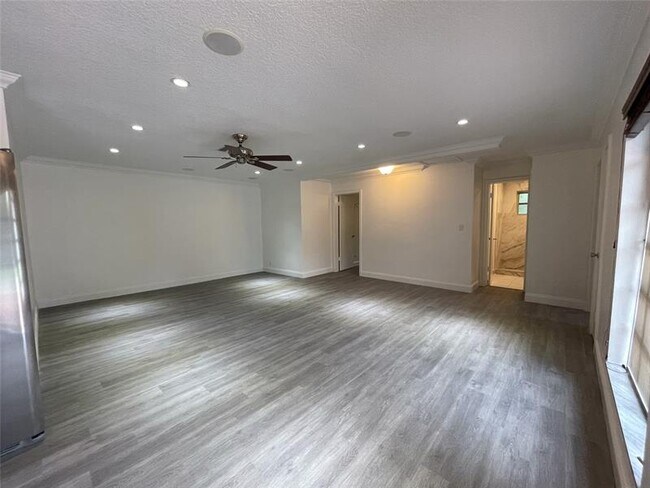 Building Photo - 641 SW 8th Ave