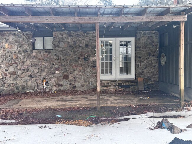 Building Photo - 3000 Springhill Rd