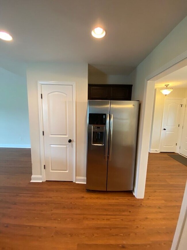 Building Photo - 3 Bedroom 2 Bath home in LEXINGTON.