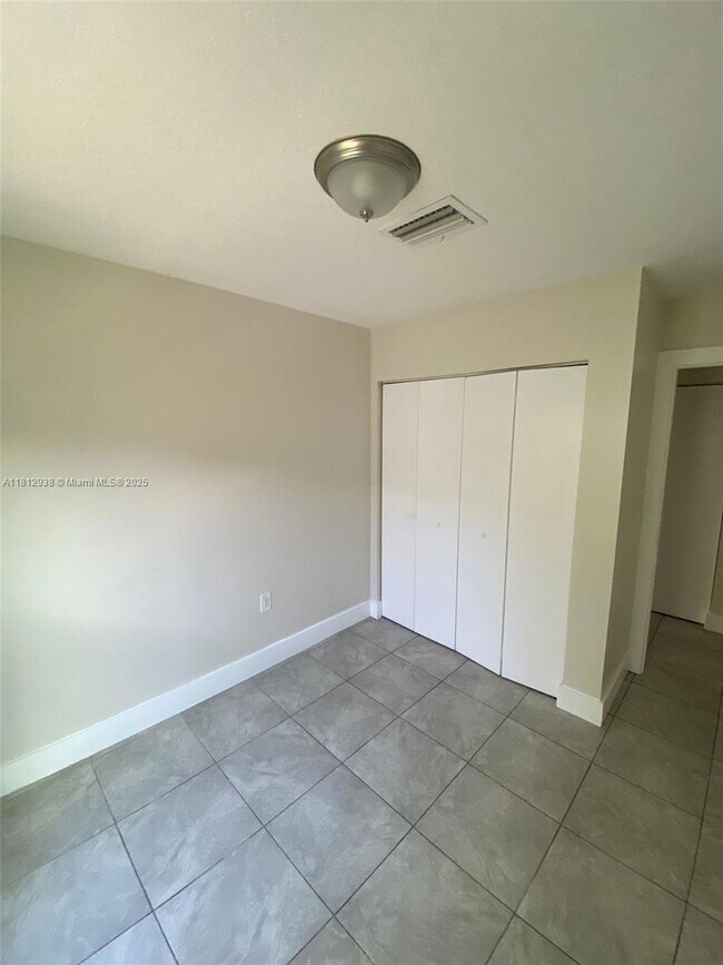 Building Photo - 5447 NW 5th Ct