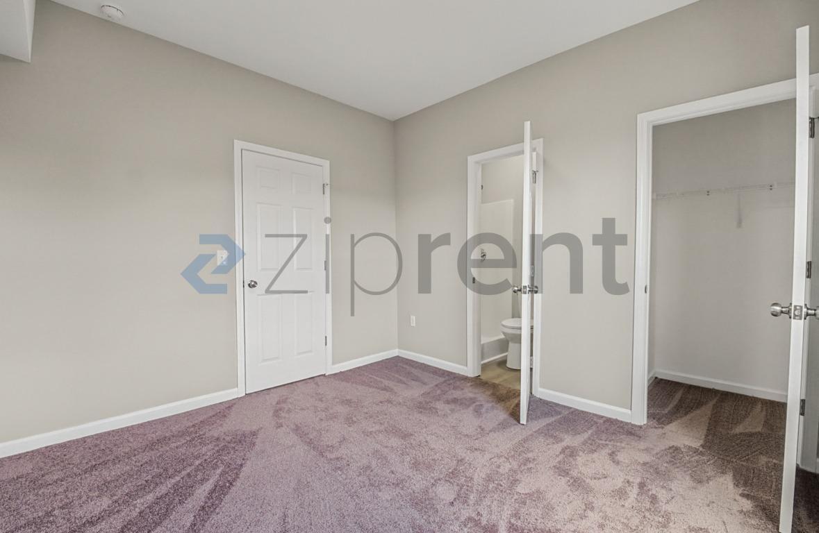 Building Photo - Unit Unit 4