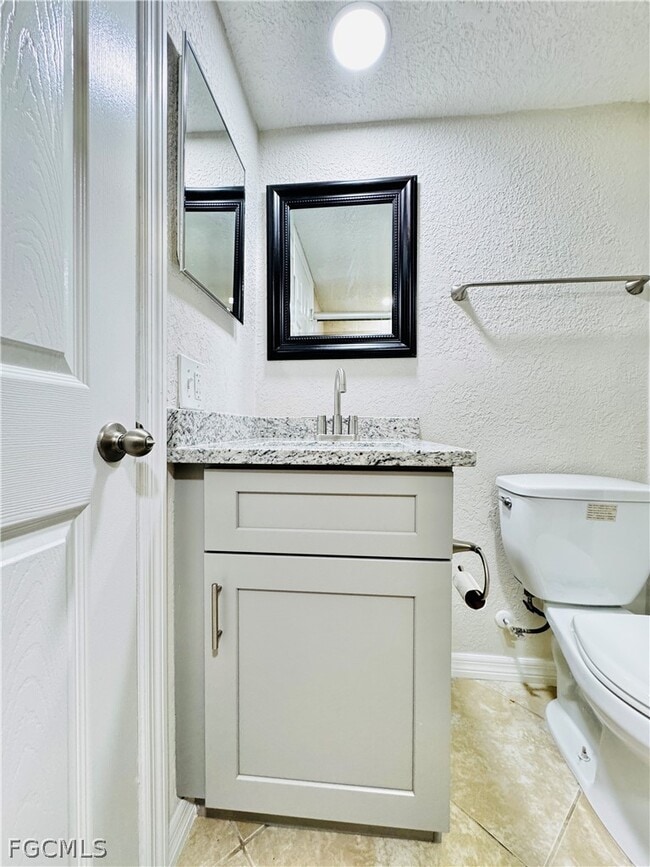 Building Photo - 5205 Cedarbend Dr