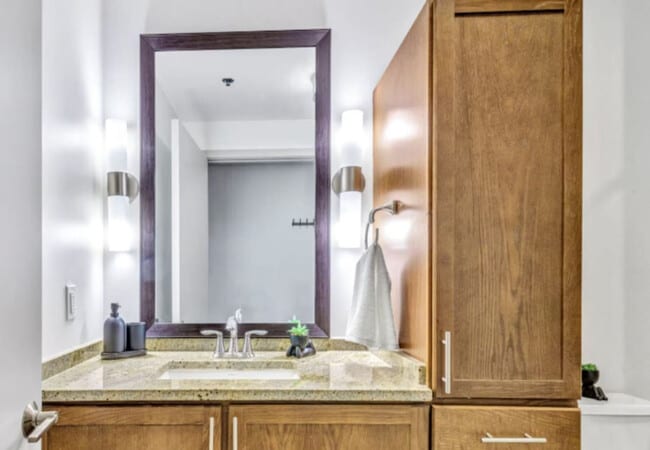 Building Photo - 1555 Elm St