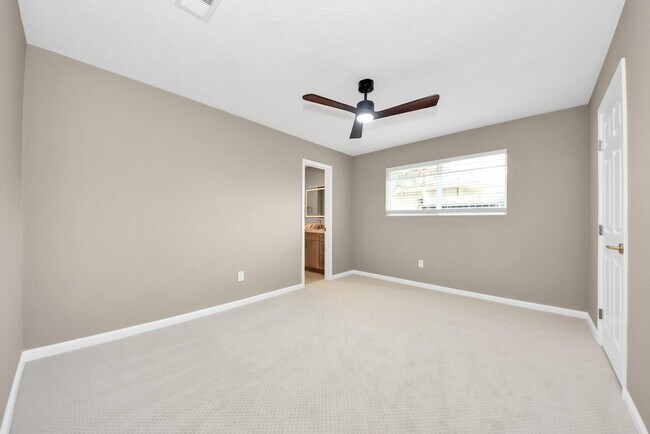 Building Photo - 16114 Forest Bend Ave