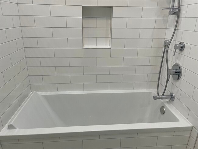 Building Photo - 258 W Broadway