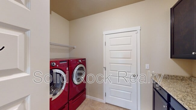 Building Photo - 1097 Antrim Loop