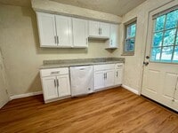 Building Photo - Gorgeous Three Bedroom Duplex in Castle Sh...