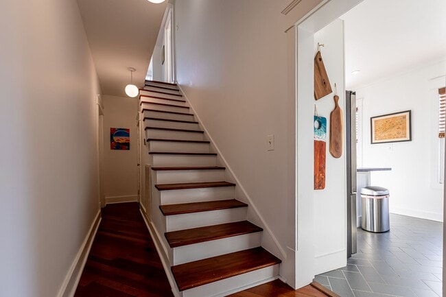 Building Photo - Rare historic East Nashville bungalow for rent; 4 Beds 3 Baths, 1,806 SqFt, fenced yard