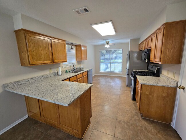 Building Photo - Bryan - 3 Bedroom - 2 Bath home with garag...