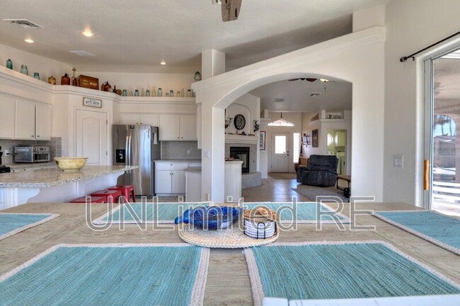 Building Photo - 304 Acoma Blvd S