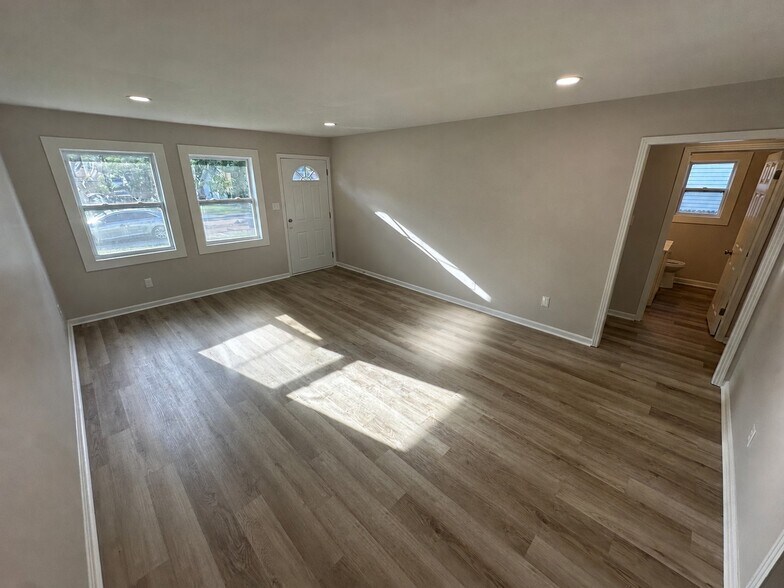 Building Photo - 116 N Tarver Ave