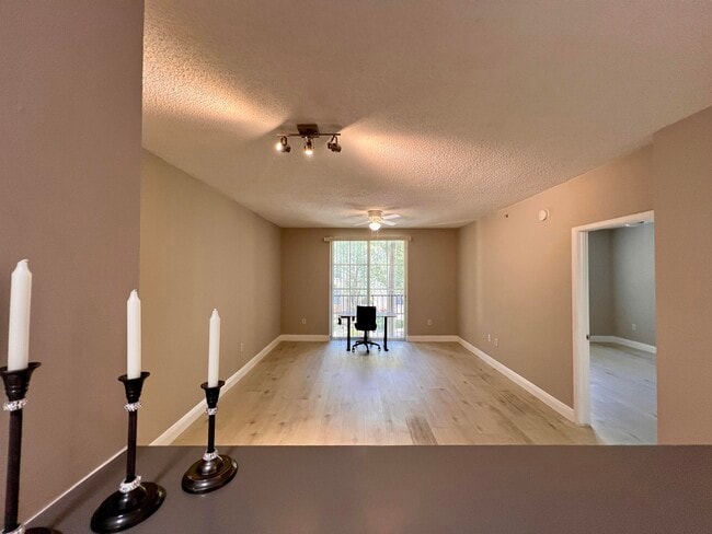 Building Photo - 630 S Sapodilla Ave