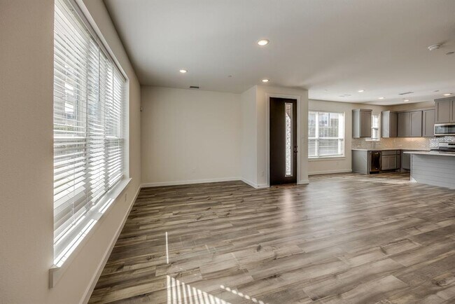Building Photo - 1770 Thornton Dr
